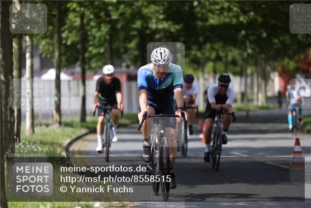 10.08.2025 - GEWOBA Citytriathlon Bremen Yannick Fuchs http://msf.ph/oto/8558515 10.08.2025 12:32:54 Radfahren 566, 604, 626, 664, 681, 715, 852, 1010, 1016 meine-sportfotos.de