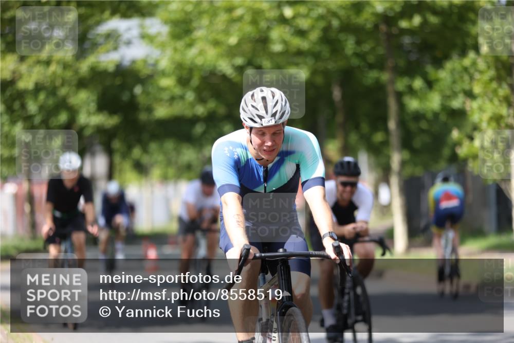 10.08.2025 - GEWOBA Citytriathlon Bremen Yannick Fuchs http://msf.ph/oto/8558519 10.08.2025 12:32:55 Radfahren 566, 604, 626, 664, 681, 715, 824, 852, 1010, 1016 meine-sportfotos.de