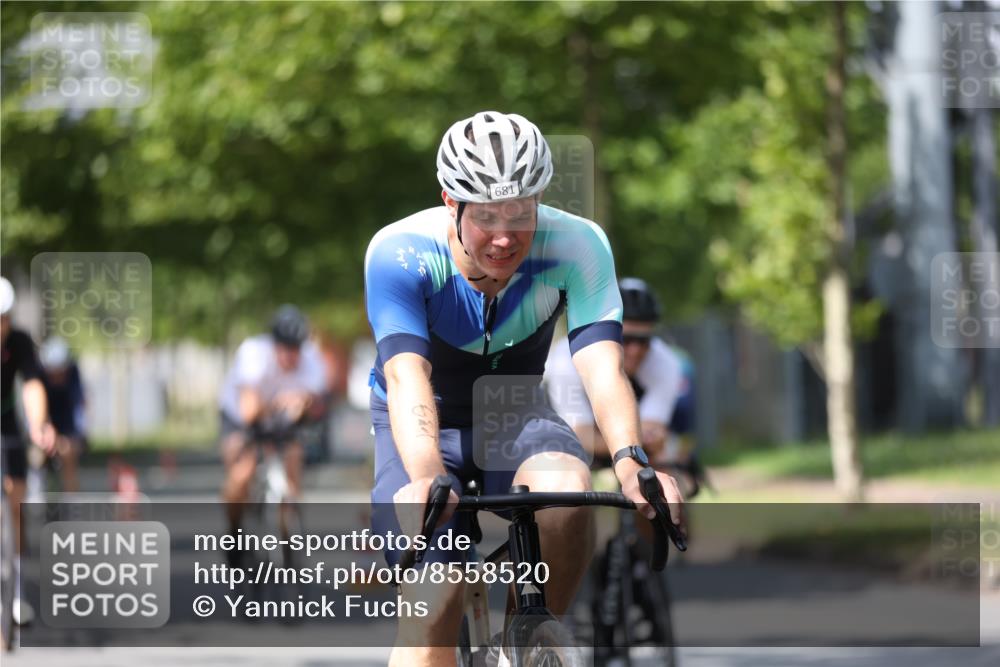10.08.2025 - GEWOBA Citytriathlon Bremen Yannick Fuchs http://msf.ph/oto/8558520 10.08.2025 12:32:55 Radfahren 566, 604, 626, 664, 681, 715, 824, 852, 1010, 1016 meine-sportfotos.de