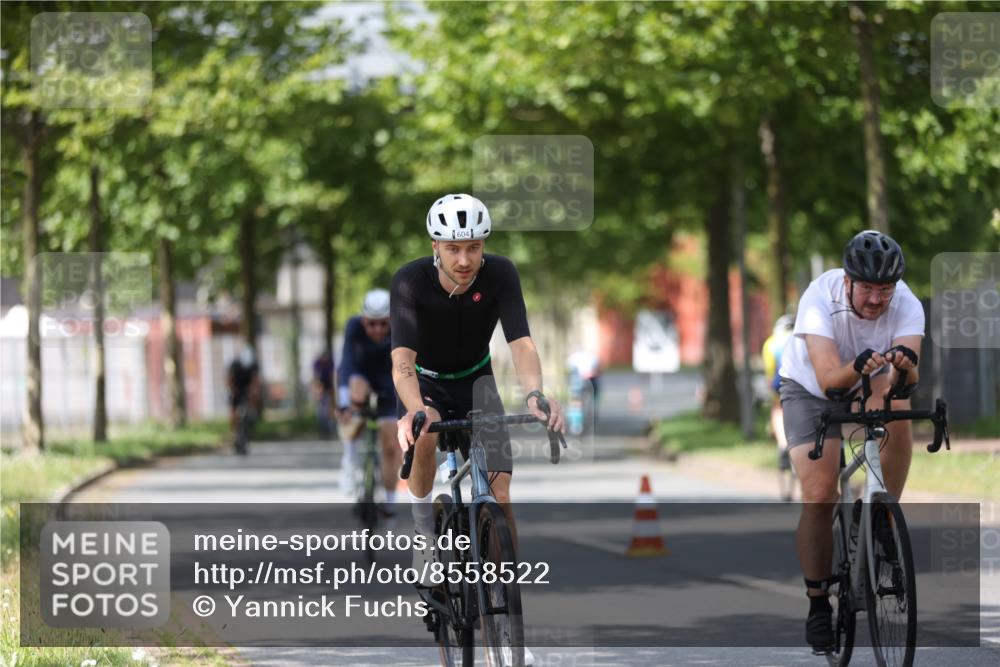 10.08.2025 - GEWOBA Citytriathlon Bremen Yannick Fuchs http://msf.ph/oto/8558522 10.08.2025 12:32:56 Radfahren 566, 604, 626, 664, 681, 715, 824, 852, 1010, 1016 meine-sportfotos.de