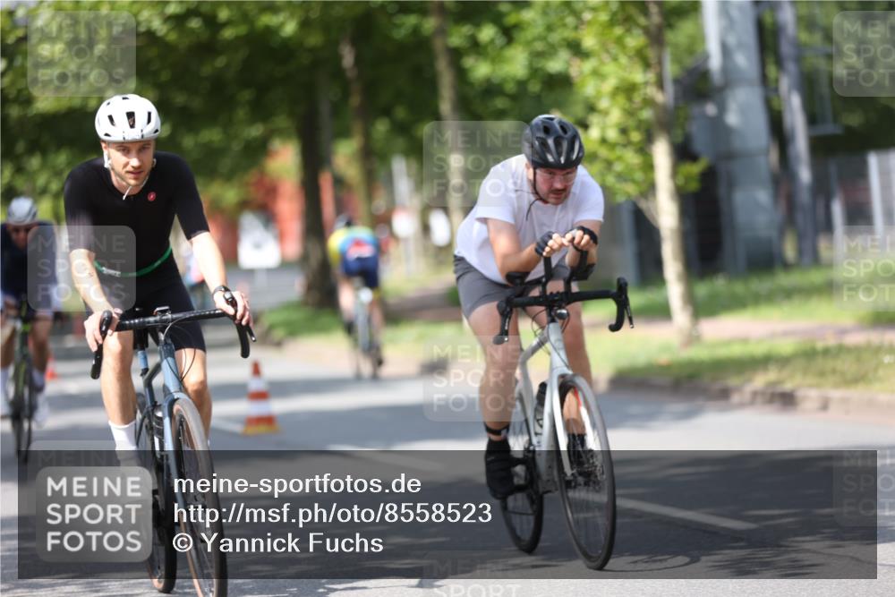 10.08.2025 - GEWOBA Citytriathlon Bremen Yannick Fuchs http://msf.ph/oto/8558523 10.08.2025 12:32:56 Radfahren 566, 604, 626, 664, 681, 715, 824, 852, 1010, 1016 meine-sportfotos.de