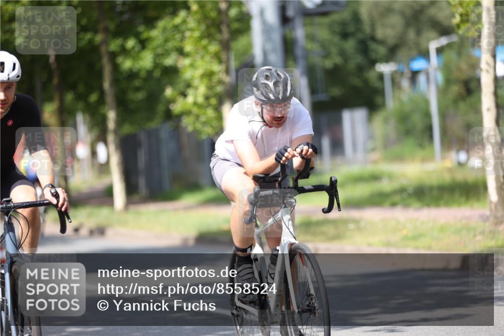 10.08.2025 - GEWOBA Citytriathlon Bremen Yannick Fuchs http://msf.ph/oto/8558524 10.08.2025 12:32:56 Radfahren 566, 604, 626, 664, 681, 715, 824, 852, 1010, 1016 meine-sportfotos.de