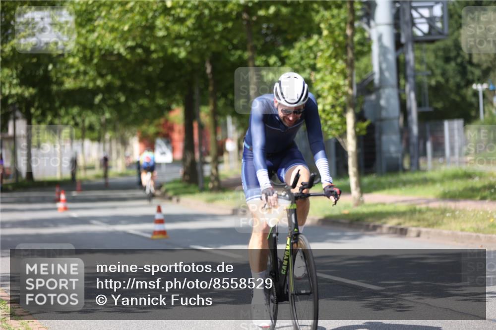 10.08.2025 - GEWOBA Citytriathlon Bremen Yannick Fuchs http://msf.ph/oto/8558529 10.08.2025 12:32:57 Radfahren 566, 604, 626, 664, 681, 715, 824, 852, 1010, 1016 meine-sportfotos.de