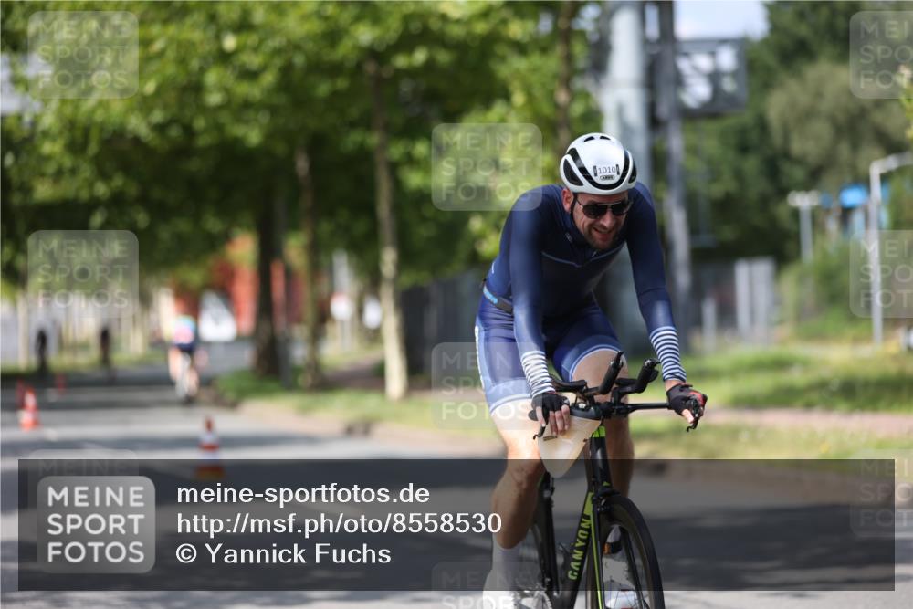 10.08.2025 - GEWOBA Citytriathlon Bremen Yannick Fuchs http://msf.ph/oto/8558530 10.08.2025 12:32:57 Radfahren 566, 604, 626, 664, 681, 715, 824, 852, 1010, 1016 meine-sportfotos.de