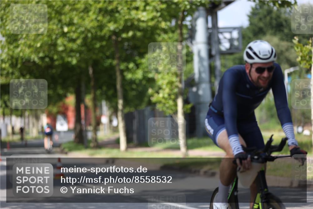 10.08.2025 - GEWOBA Citytriathlon Bremen Yannick Fuchs http://msf.ph/oto/8558532 10.08.2025 12:32:58 Radfahren 566, 604, 626, 664, 681, 715, 824, 852, 1010, 1016 meine-sportfotos.de