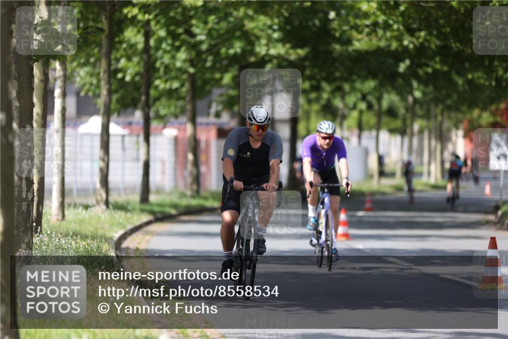10.08.2025 - GEWOBA Citytriathlon Bremen Yannick Fuchs http://msf.ph/oto/8558534 10.08.2025 12:33:00 Radfahren 554, 566, 604, 626, 664, 681, 715, 824, 852, 1010, 1016 meine-sportfotos.de