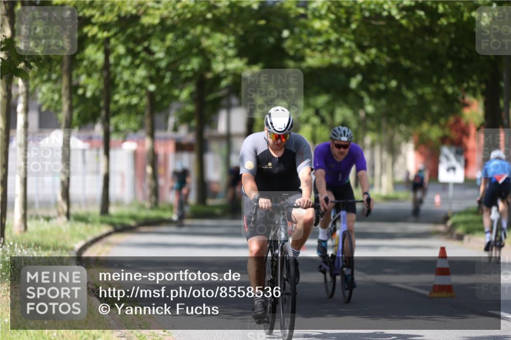 10.08.2025 - GEWOBA Citytriathlon Bremen Yannick Fuchs http://msf.ph/oto/8558536 10.08.2025 12:33:01 Radfahren 554, 604, 626, 664, 681, 708, 715, 824, 1010, 1016 meine-sportfotos.de