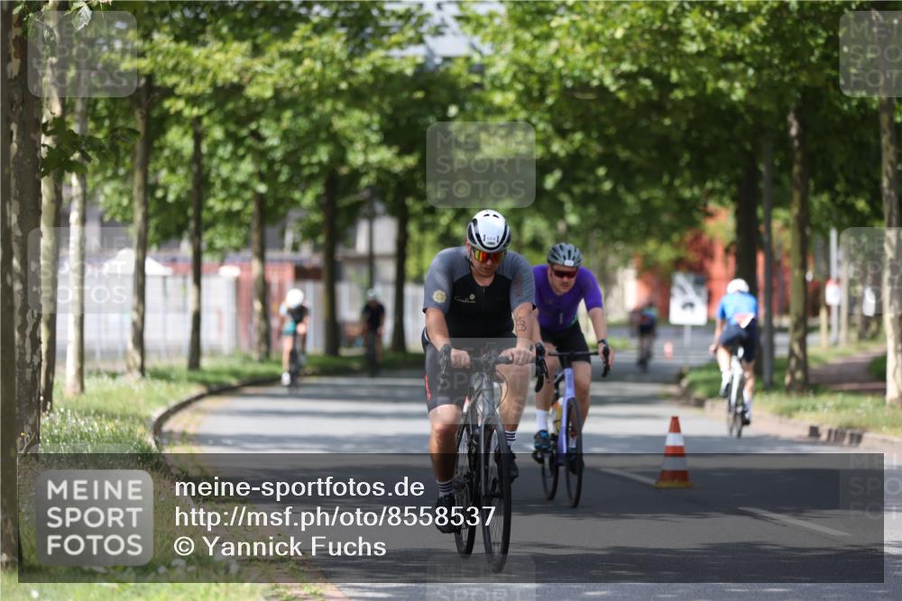 10.08.2025 - GEWOBA Citytriathlon Bremen Yannick Fuchs http://msf.ph/oto/8558537 10.08.2025 12:33:01 Radfahren 554, 604, 626, 664, 681, 708, 715, 824, 1010, 1016 meine-sportfotos.de