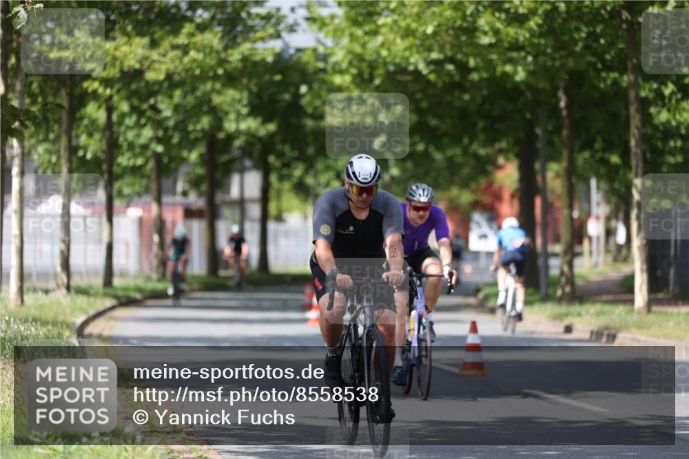 10.08.2025 - GEWOBA Citytriathlon Bremen Yannick Fuchs http://msf.ph/oto/8558538 10.08.2025 12:33:01 Radfahren 554, 604, 626, 664, 681, 708, 715, 824, 1010, 1016 meine-sportfotos.de