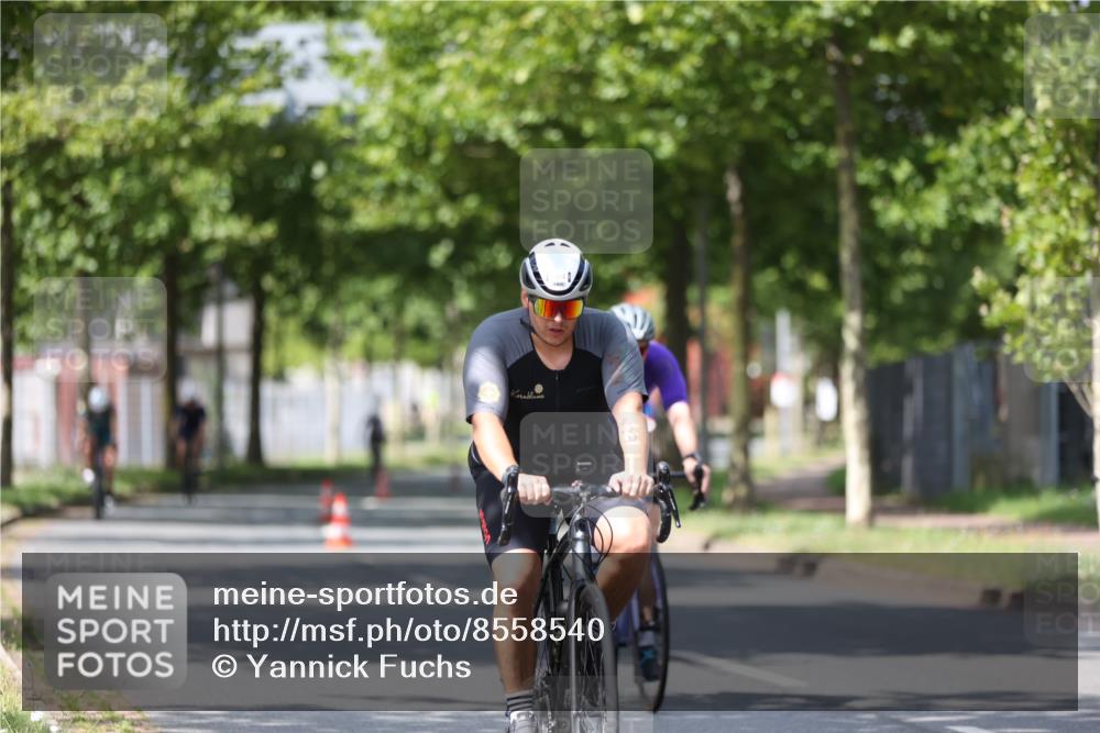 10.08.2025 - GEWOBA Citytriathlon Bremen Yannick Fuchs http://msf.ph/oto/8558540 10.08.2025 12:33:01 Radfahren 554, 604, 626, 664, 681, 708, 715, 824, 1010, 1016 meine-sportfotos.de