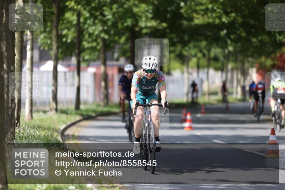 10.08.2025 - GEWOBA Citytriathlon Bremen Yannick Fuchs http://msf.ph/oto/8558545 10.08.2025 12:33:05 Radfahren 554, 604, 626, 664, 681, 708, 715, 738, 824, 836, 1010, 1016 meine-sportfotos.de