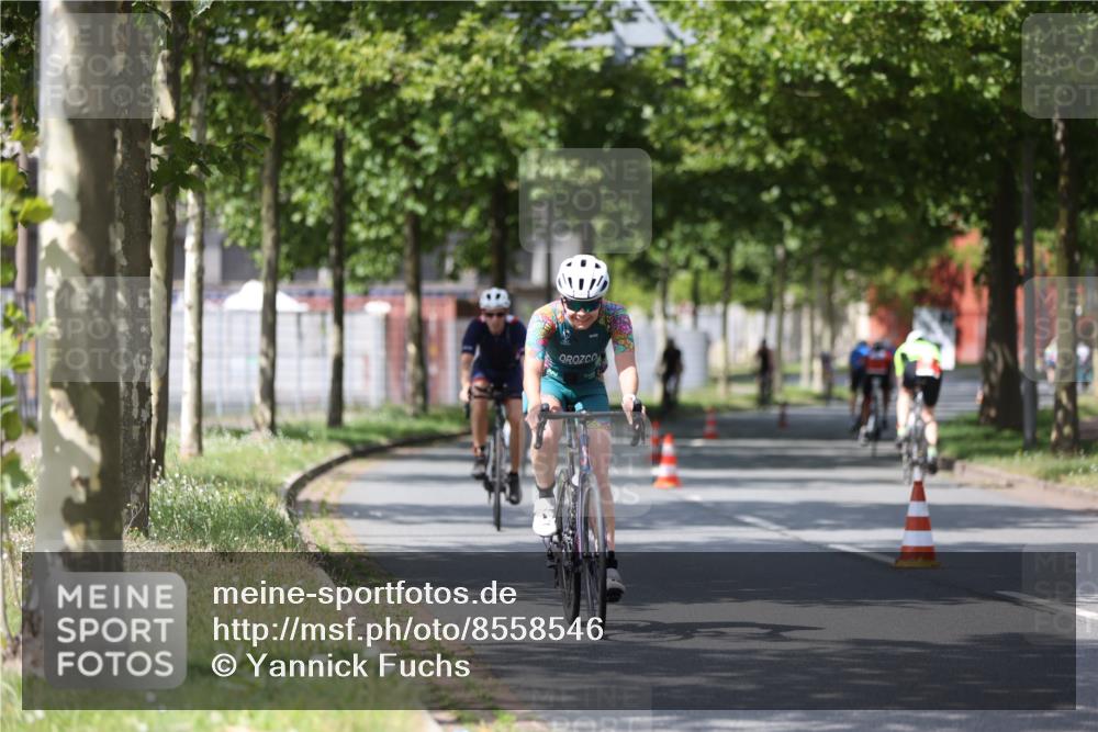 10.08.2025 - GEWOBA Citytriathlon Bremen Yannick Fuchs http://msf.ph/oto/8558546 10.08.2025 12:33:05 Radfahren 554, 604, 626, 664, 681, 708, 715, 738, 824, 836, 1010, 1016 meine-sportfotos.de