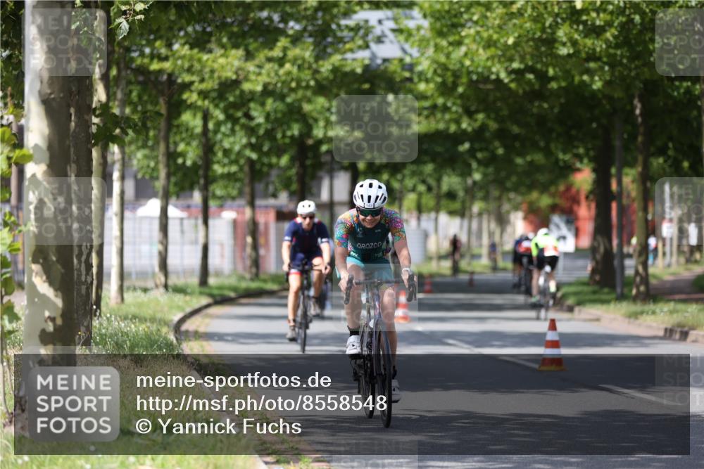 10.08.2025 - GEWOBA Citytriathlon Bremen Yannick Fuchs http://msf.ph/oto/8558548 10.08.2025 12:33:05 Radfahren 554, 604, 626, 664, 681, 708, 715, 738, 824, 836, 1010, 1016 meine-sportfotos.de