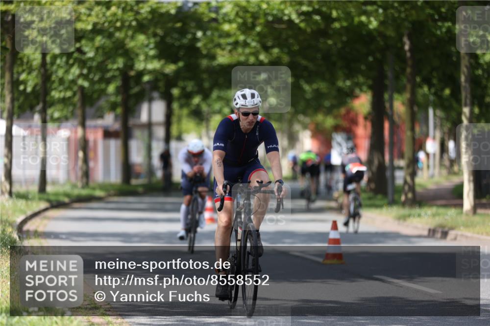 10.08.2025 - GEWOBA Citytriathlon Bremen Yannick Fuchs http://msf.ph/oto/8558552 10.08.2025 12:33:07 Radfahren 554, 604, 626, 664, 681, 708, 715, 738, 824, 836, 859, 1010, 1016 meine-sportfotos.de