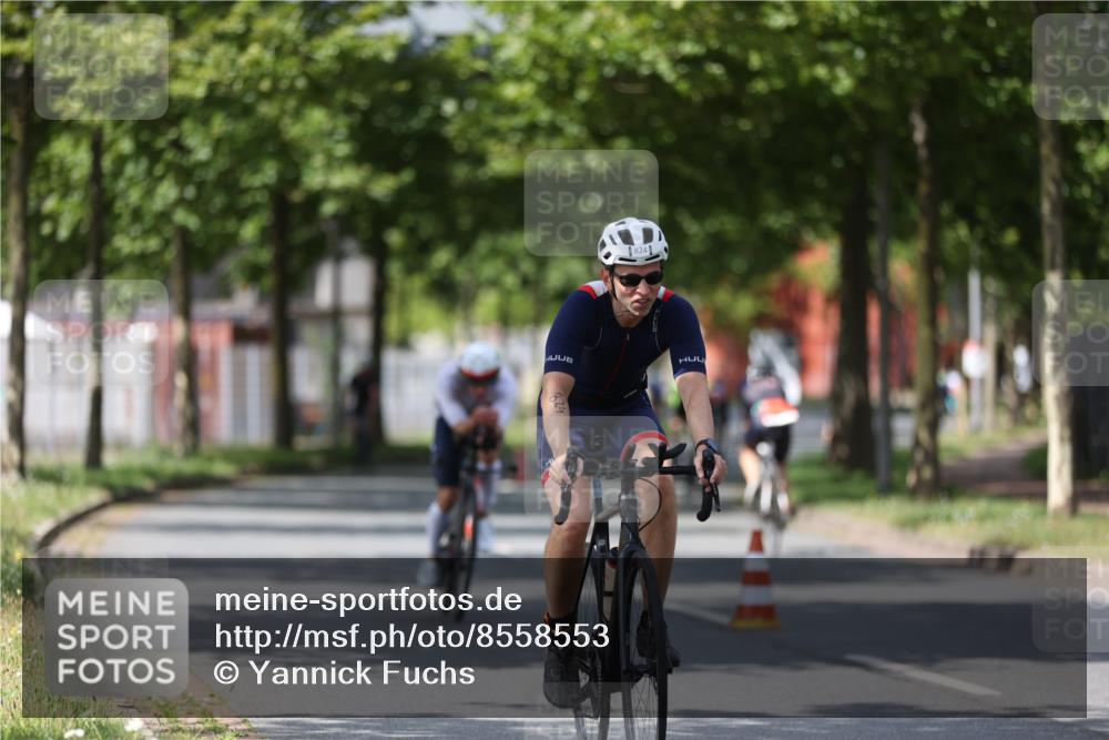 10.08.2025 - GEWOBA Citytriathlon Bremen Yannick Fuchs http://msf.ph/oto/8558553 10.08.2025 12:33:07 Radfahren 554, 604, 626, 664, 681, 708, 715, 738, 824, 836, 859, 1010, 1016 meine-sportfotos.de