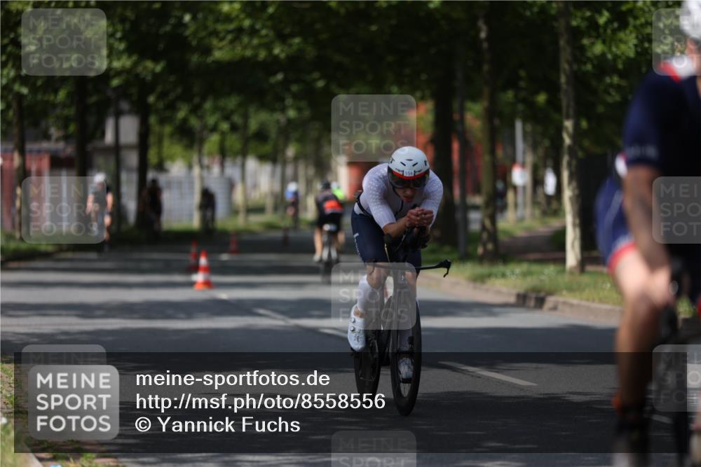 10.08.2025 - GEWOBA Citytriathlon Bremen Yannick Fuchs http://msf.ph/oto/8558556 10.08.2025 12:33:08 Radfahren 554, 604, 626, 664, 708, 715, 738, 824, 836, 859, 1010, 1016 meine-sportfotos.de