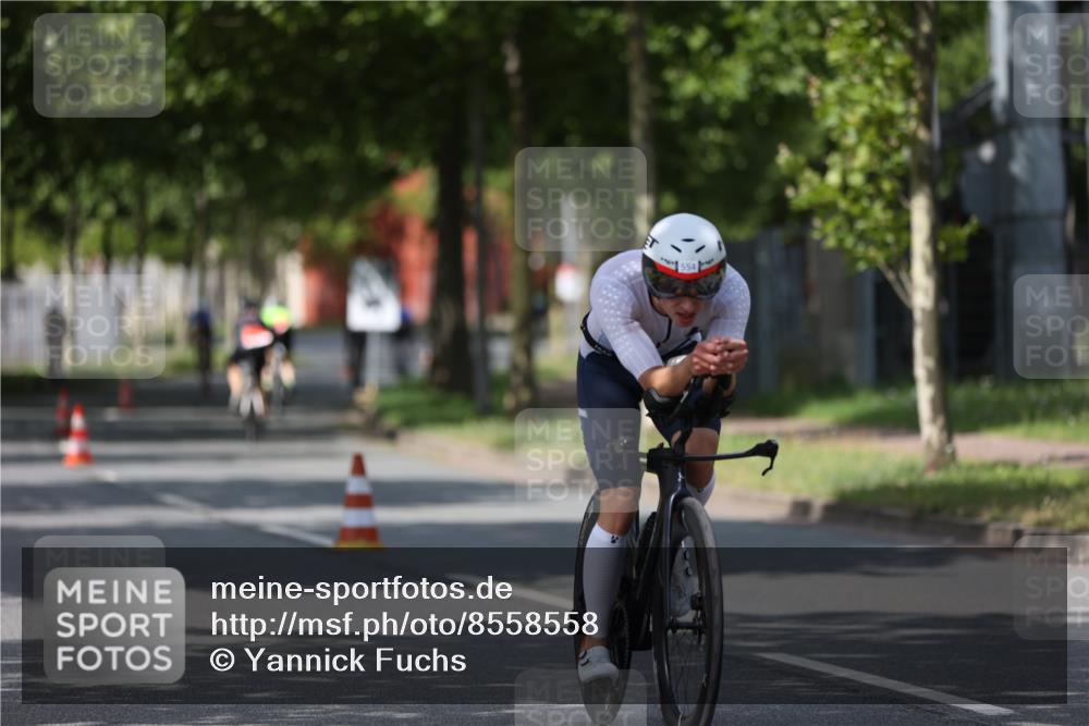 10.08.2025 - GEWOBA Citytriathlon Bremen Yannick Fuchs http://msf.ph/oto/8558558 10.08.2025 12:33:08 Radfahren 554, 604, 626, 664, 708, 715, 738, 824, 836, 859, 1010, 1016 meine-sportfotos.de