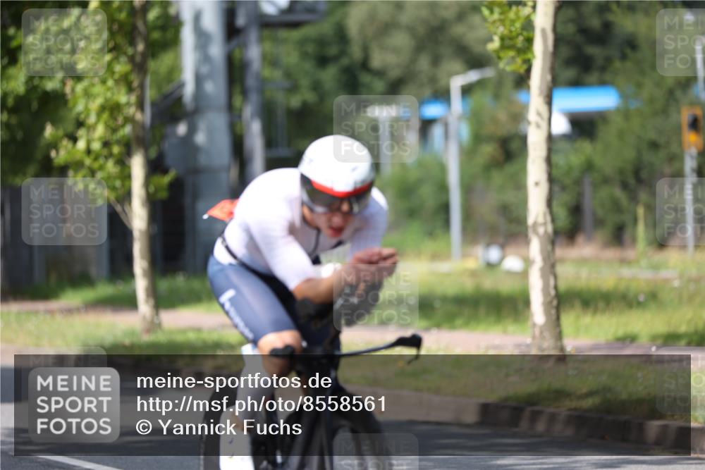 10.08.2025 - GEWOBA Citytriathlon Bremen Yannick Fuchs http://msf.ph/oto/8558561 10.08.2025 12:33:08 Radfahren 554, 604, 626, 664, 708, 715, 738, 824, 836, 859, 1010, 1016 meine-sportfotos.de