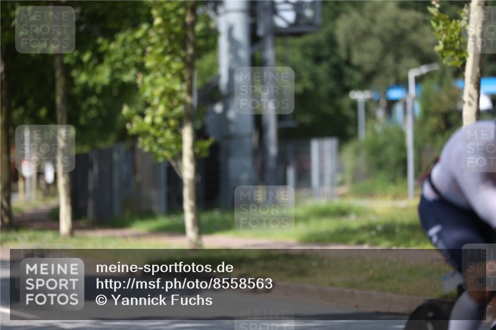 10.08.2025 - GEWOBA Citytriathlon Bremen Yannick Fuchs http://msf.ph/oto/8558563 10.08.2025 12:33:09 Radfahren 554, 626, 664, 708, 715, 738, 824, 836, 859, 1010 meine-sportfotos.de