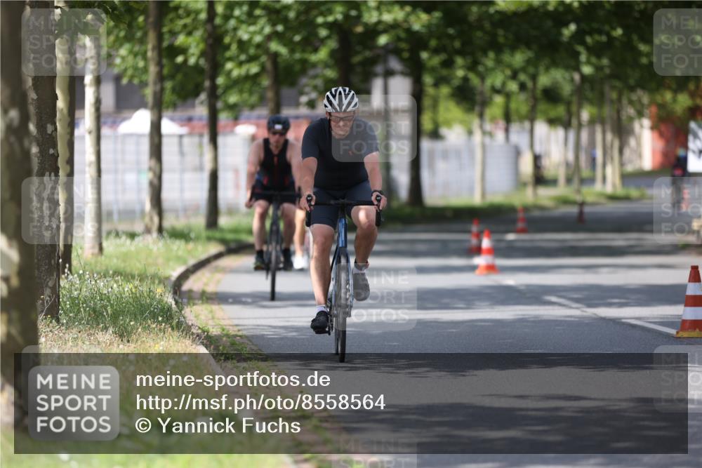 10.08.2025 - GEWOBA Citytriathlon Bremen Yannick Fuchs http://msf.ph/oto/8558564 10.08.2025 12:33:13 Radfahren 554, 626, 664, 708, 738, 824, 836, 859 meine-sportfotos.de