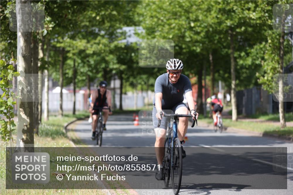 10.08.2025 - GEWOBA Citytriathlon Bremen Yannick Fuchs http://msf.ph/oto/8558571 10.08.2025 12:33:14 Radfahren 554, 626, 708, 738, 824, 836, 859 meine-sportfotos.de