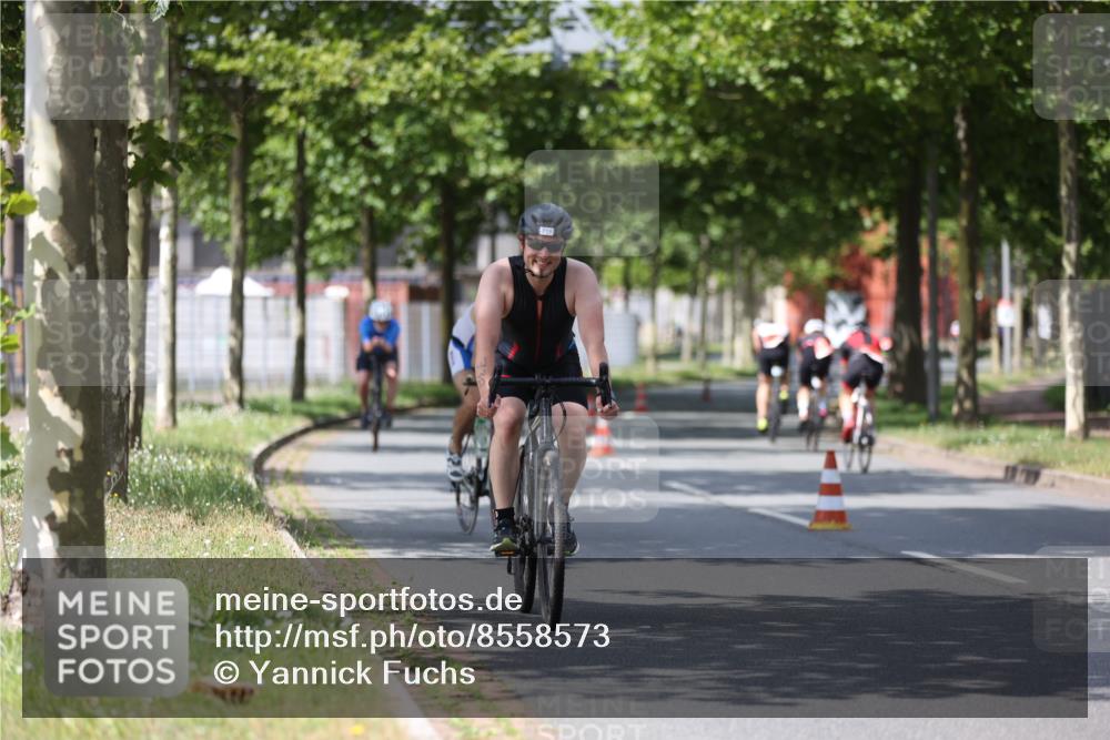10.08.2025 - GEWOBA Citytriathlon Bremen Yannick Fuchs http://msf.ph/oto/8558573 10.08.2025 12:33:15 Radfahren 554, 626, 708, 738, 824, 836, 859 meine-sportfotos.de