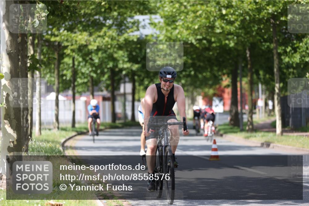 10.08.2025 - GEWOBA Citytriathlon Bremen Yannick Fuchs http://msf.ph/oto/8558576 10.08.2025 12:33:15 Radfahren 554, 626, 708, 738, 824, 836, 859 meine-sportfotos.de