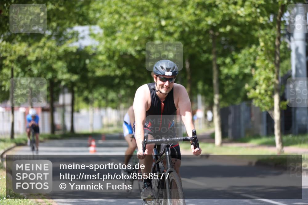10.08.2025 - GEWOBA Citytriathlon Bremen Yannick Fuchs http://msf.ph/oto/8558577 10.08.2025 12:33:16 Radfahren 554, 708, 738, 824, 836, 859 meine-sportfotos.de