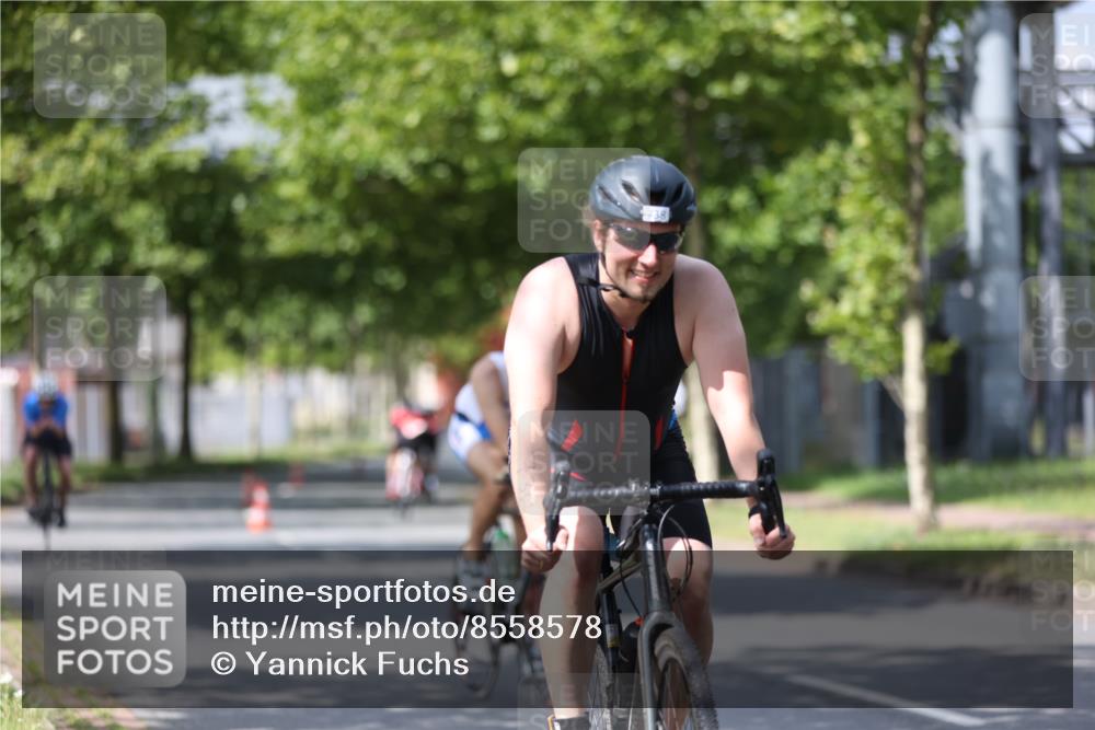 10.08.2025 - GEWOBA Citytriathlon Bremen Yannick Fuchs http://msf.ph/oto/8558578 10.08.2025 12:33:16 Radfahren 554, 708, 738, 824, 836, 859 meine-sportfotos.de