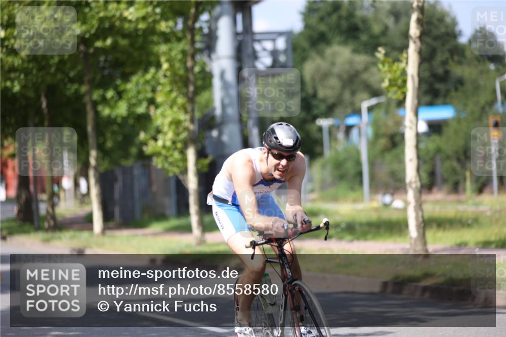 10.08.2025 - GEWOBA Citytriathlon Bremen Yannick Fuchs http://msf.ph/oto/8558580 10.08.2025 12:33:16 Radfahren 554, 708, 738, 824, 836, 859 meine-sportfotos.de