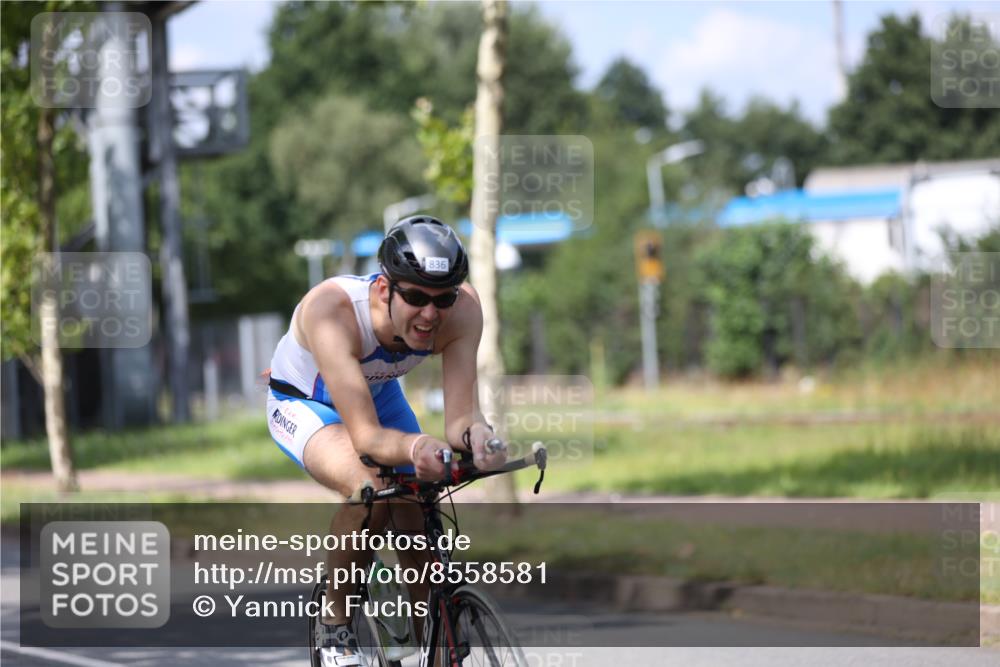 10.08.2025 - GEWOBA Citytriathlon Bremen Yannick Fuchs http://msf.ph/oto/8558581 10.08.2025 12:33:17 Radfahren 554, 708, 738, 824, 836, 859 meine-sportfotos.de