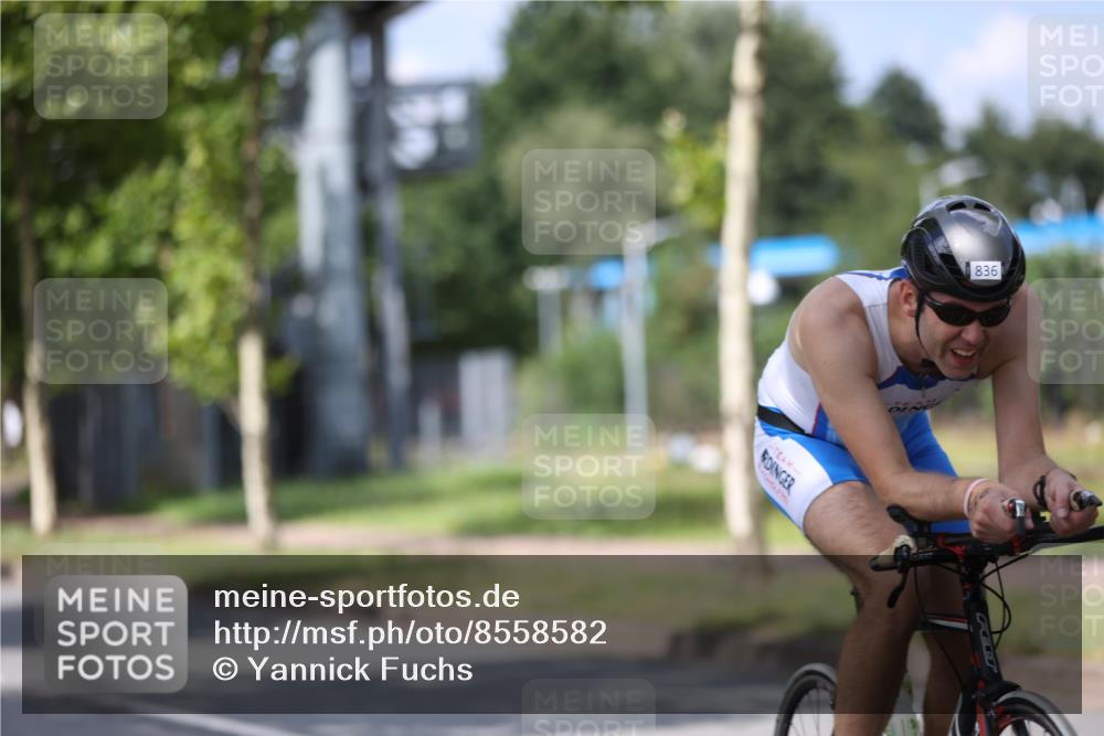 10.08.2025 - GEWOBA Citytriathlon Bremen Yannick Fuchs http://msf.ph/oto/8558582 10.08.2025 12:33:17 Radfahren 554, 708, 738, 824, 836, 859 meine-sportfotos.de