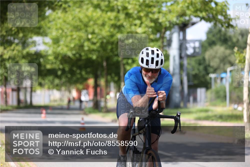 10.08.2025 - GEWOBA Citytriathlon Bremen Yannick Fuchs http://msf.ph/oto/8558590 10.08.2025 12:33:19 Radfahren 554, 708, 738, 824, 836, 859 meine-sportfotos.de