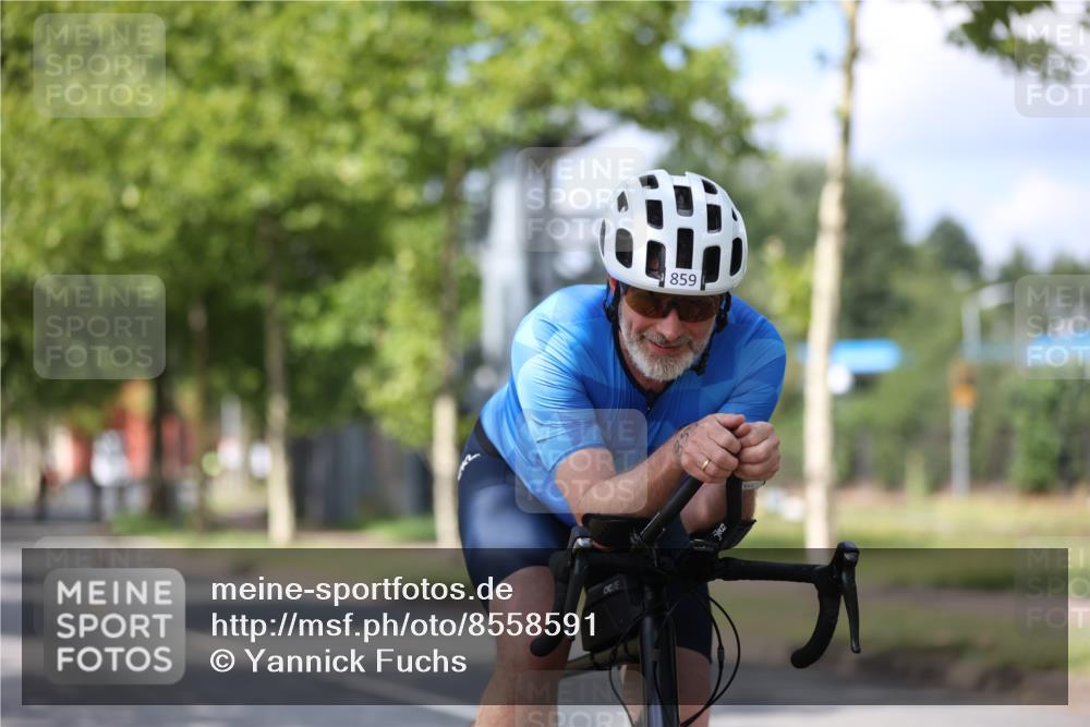 10.08.2025 - GEWOBA Citytriathlon Bremen Yannick Fuchs http://msf.ph/oto/8558591 10.08.2025 12:33:19 Radfahren 554, 708, 738, 824, 836, 859 meine-sportfotos.de