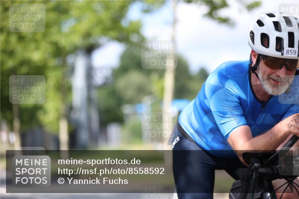 10.08.2025 - GEWOBA Citytriathlon Bremen Yannick Fuchs http://msf.ph/oto/8558592 10.08.2025 12:33:19 Radfahren 554, 708, 738, 824, 836, 859 meine-sportfotos.de