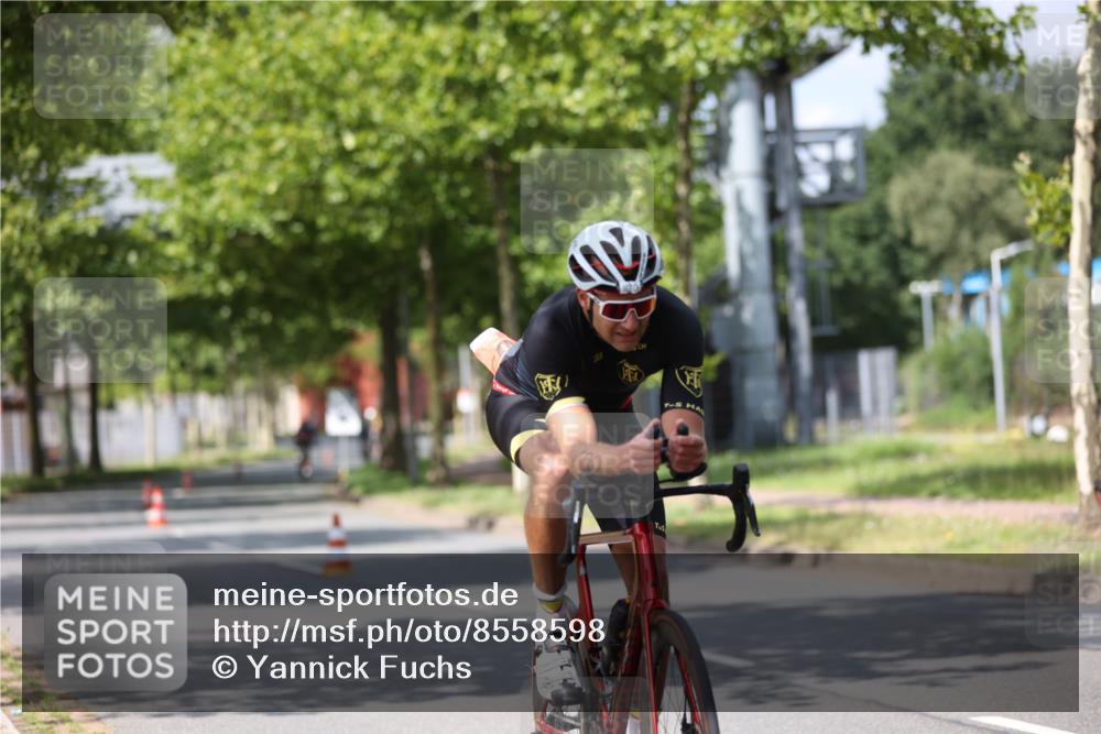 10.08.2025 - GEWOBA Citytriathlon Bremen Yannick Fuchs http://msf.ph/oto/8558598 10.08.2025 12:33:31 Radfahren 820, 859 meine-sportfotos.de
