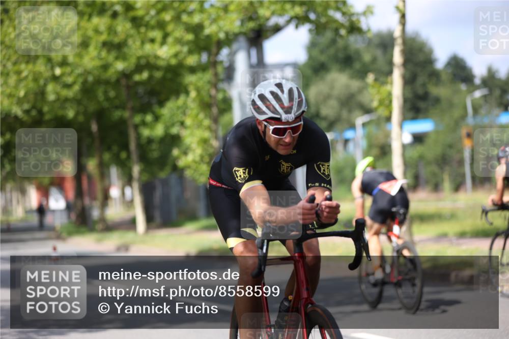 10.08.2025 - GEWOBA Citytriathlon Bremen Yannick Fuchs http://msf.ph/oto/8558599 10.08.2025 12:33:31 Radfahren 820, 859 meine-sportfotos.de