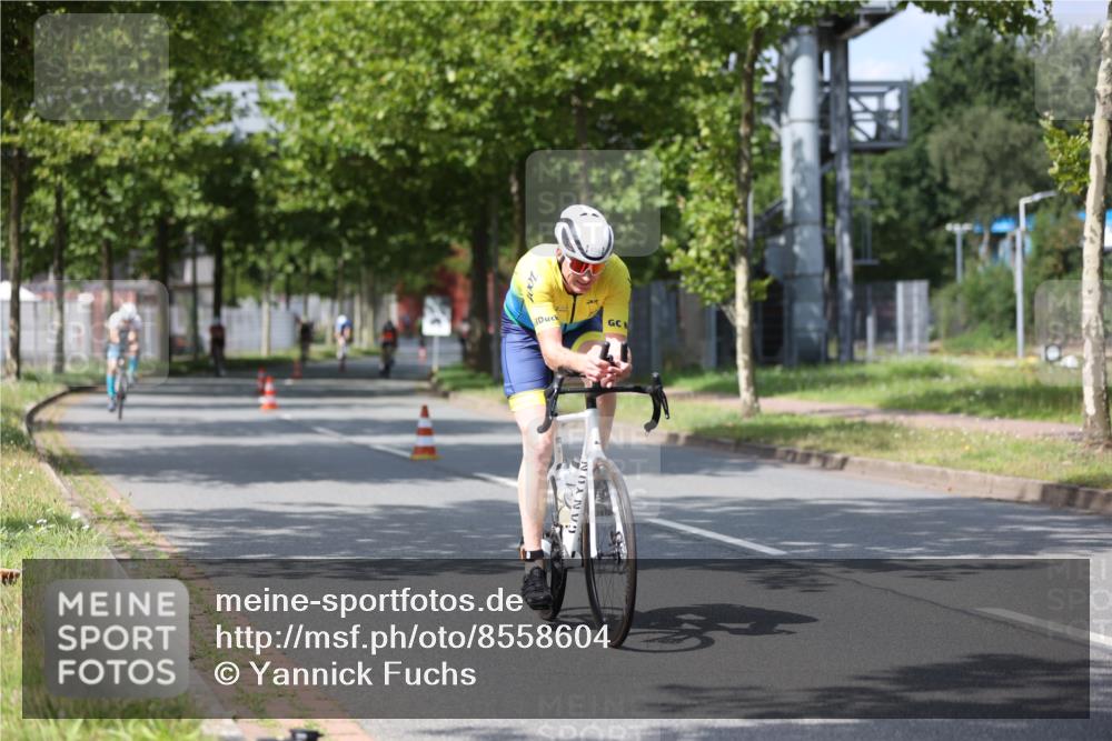 10.08.2025 - GEWOBA Citytriathlon Bremen Yannick Fuchs http://msf.ph/oto/8558604 10.08.2025 12:33:42 Radfahren 560, 635, 741, 820, 856, 895 meine-sportfotos.de