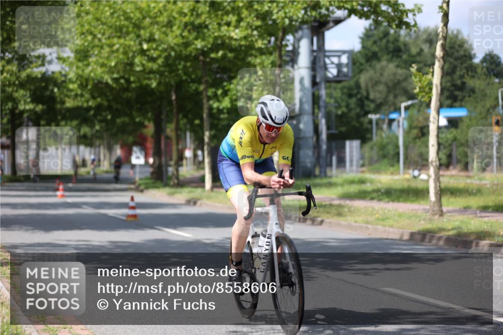10.08.2025 - GEWOBA Citytriathlon Bremen Yannick Fuchs http://msf.ph/oto/8558606 10.08.2025 12:33:43 Radfahren 560, 635, 741, 820, 856, 895 meine-sportfotos.de