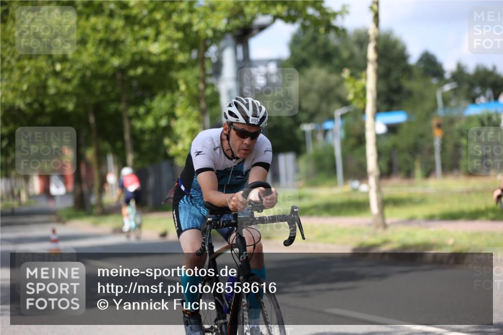 10.08.2025 - GEWOBA Citytriathlon Bremen Yannick Fuchs http://msf.ph/oto/8558616 10.08.2025 12:33:46 Radfahren 560, 635, 741, 856, 858, 895 meine-sportfotos.de
