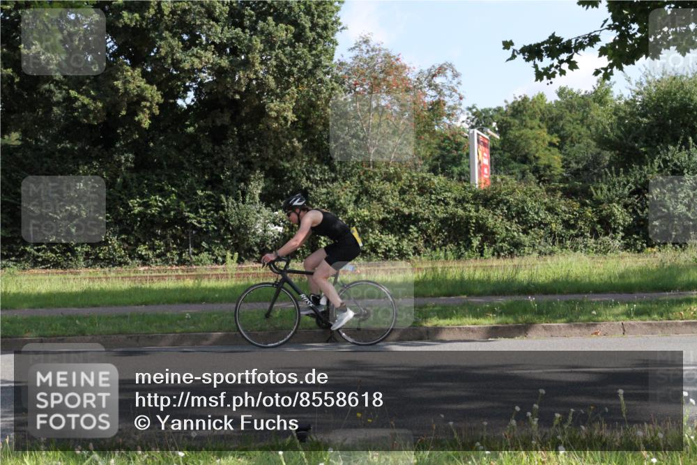 10.08.2025 - GEWOBA Citytriathlon Bremen Yannick Fuchs http://msf.ph/oto/8558618 10.08.2025 10:32:55 Radfahren 355, 371, 384, 390, 430 meine-sportfotos.de