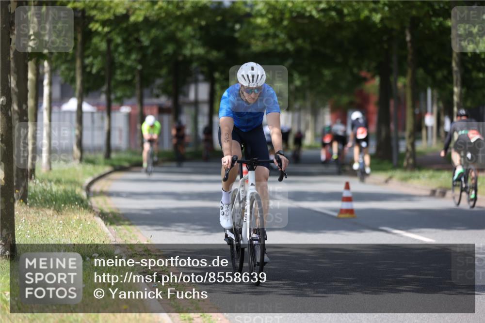 10.08.2025 - GEWOBA Citytriathlon Bremen Yannick Fuchs http://msf.ph/oto/8558639 10.08.2025 12:33:53 Radfahren 560, 635, 637, 741, 768, 856, 858, 867, 895 meine-sportfotos.de