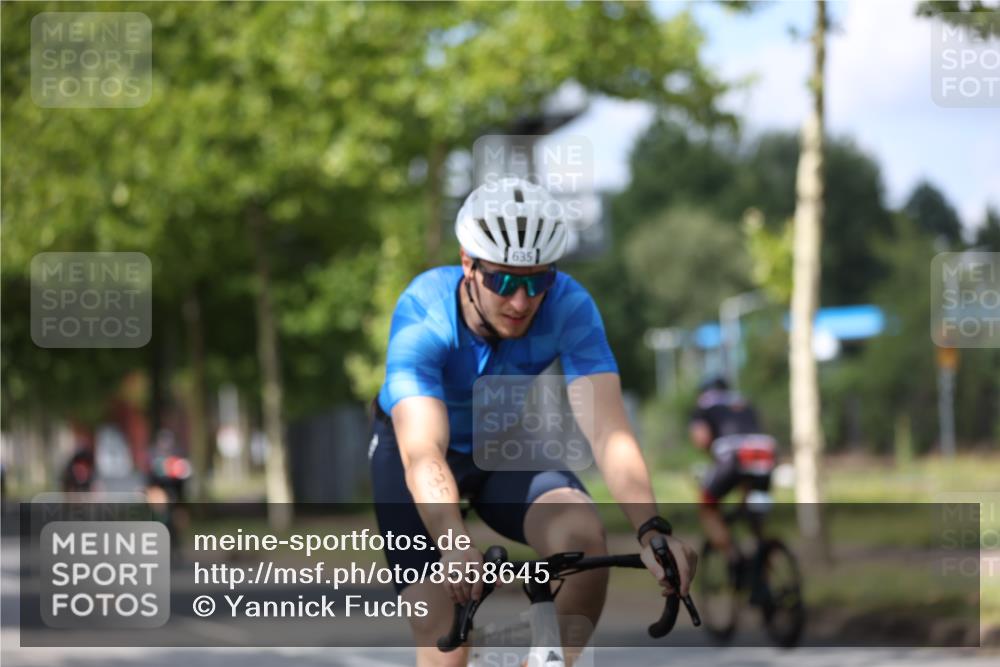 10.08.2025 - GEWOBA Citytriathlon Bremen Yannick Fuchs http://msf.ph/oto/8558645 10.08.2025 12:33:54 Radfahren 560, 635, 637, 741, 768, 856, 858, 867, 895 meine-sportfotos.de