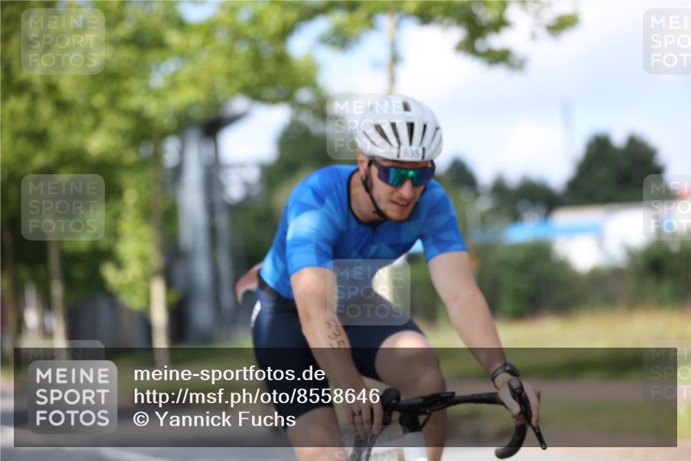 10.08.2025 - GEWOBA Citytriathlon Bremen Yannick Fuchs http://msf.ph/oto/8558646 10.08.2025 12:33:54 Radfahren 560, 635, 637, 741, 768, 856, 858, 867, 895 meine-sportfotos.de