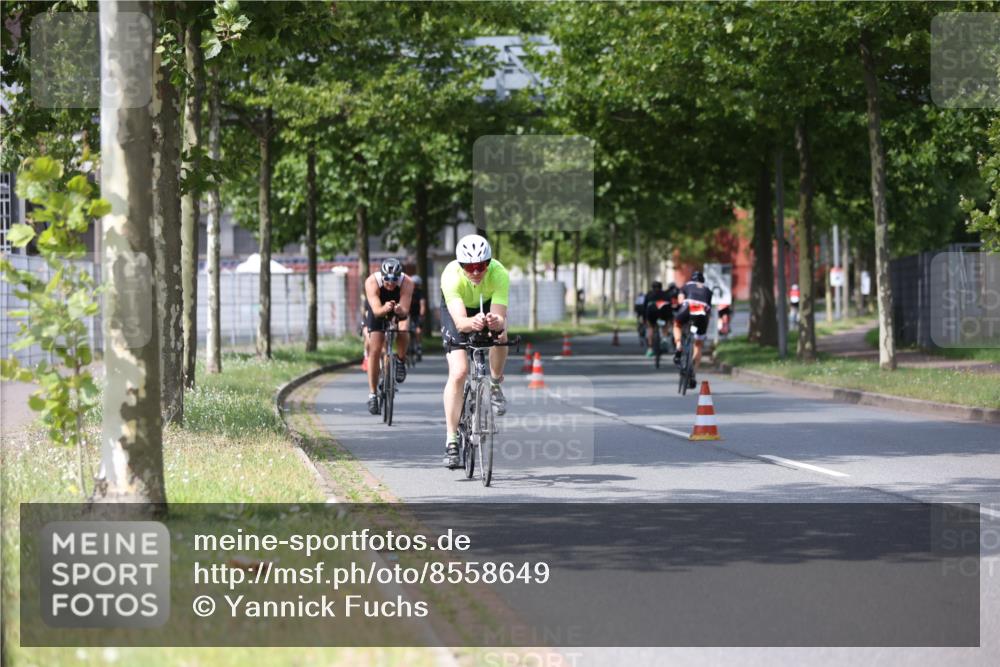 10.08.2025 - GEWOBA Citytriathlon Bremen Yannick Fuchs http://msf.ph/oto/8558649 10.08.2025 12:33:57 Radfahren 560, 635, 637, 741, 768, 856, 858, 867, 895 meine-sportfotos.de