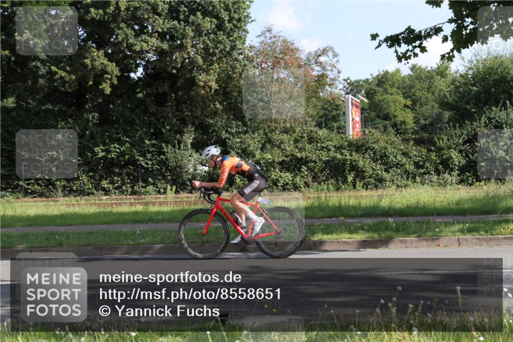 10.08.2025 - GEWOBA Citytriathlon Bremen Yannick Fuchs http://msf.ph/oto/8558651 10.08.2025 10:33:07 Radfahren 105, 355, 389, 390, 420, 421, 430, 448 meine-sportfotos.de