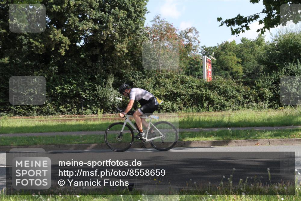 10.08.2025 - GEWOBA Citytriathlon Bremen Yannick Fuchs http://msf.ph/oto/8558659 10.08.2025 10:33:12 Radfahren 105, 355, 389, 390, 420, 421, 430, 448 meine-sportfotos.de