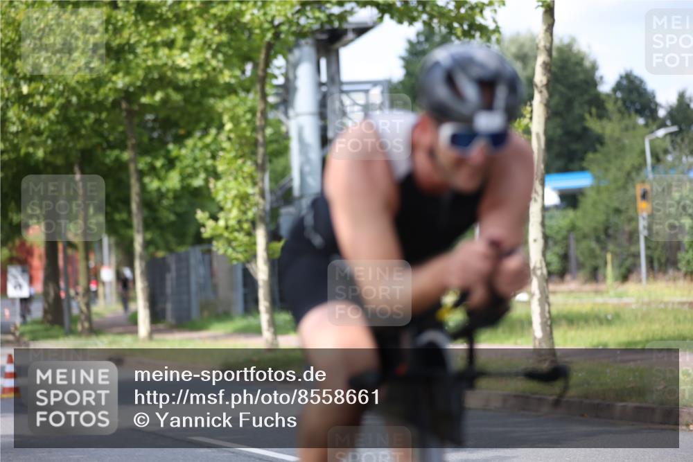 10.08.2025 - GEWOBA Citytriathlon Bremen Yannick Fuchs http://msf.ph/oto/8558661 10.08.2025 12:33:59 Radfahren 560, 635, 637, 741, 768, 858, 867 meine-sportfotos.de