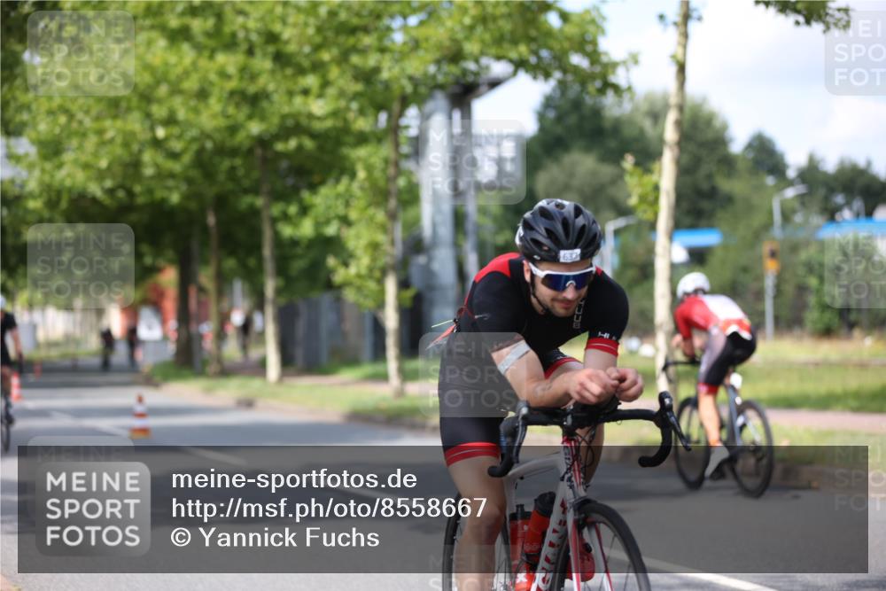 10.08.2025 - GEWOBA Citytriathlon Bremen Yannick Fuchs http://msf.ph/oto/8558667 10.08.2025 12:34:00 Radfahren 560, 635, 637, 741, 768, 858, 867 meine-sportfotos.de
