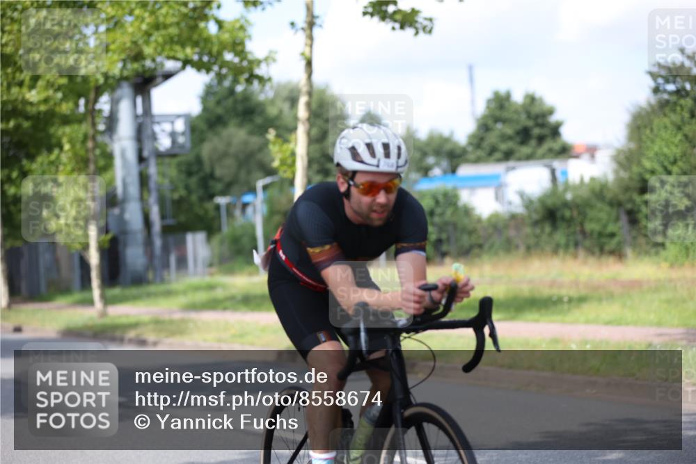 10.08.2025 - GEWOBA Citytriathlon Bremen Yannick Fuchs http://msf.ph/oto/8558674 10.08.2025 12:34:02 Radfahren 560, 635, 637, 741, 768, 822, 858, 867 meine-sportfotos.de
